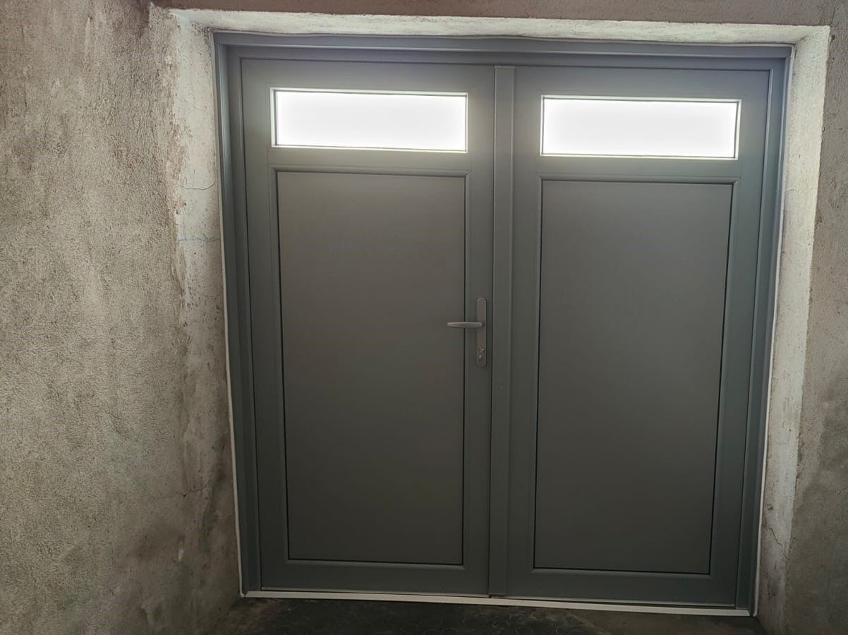 Portoncino in pvc 2 ante 1