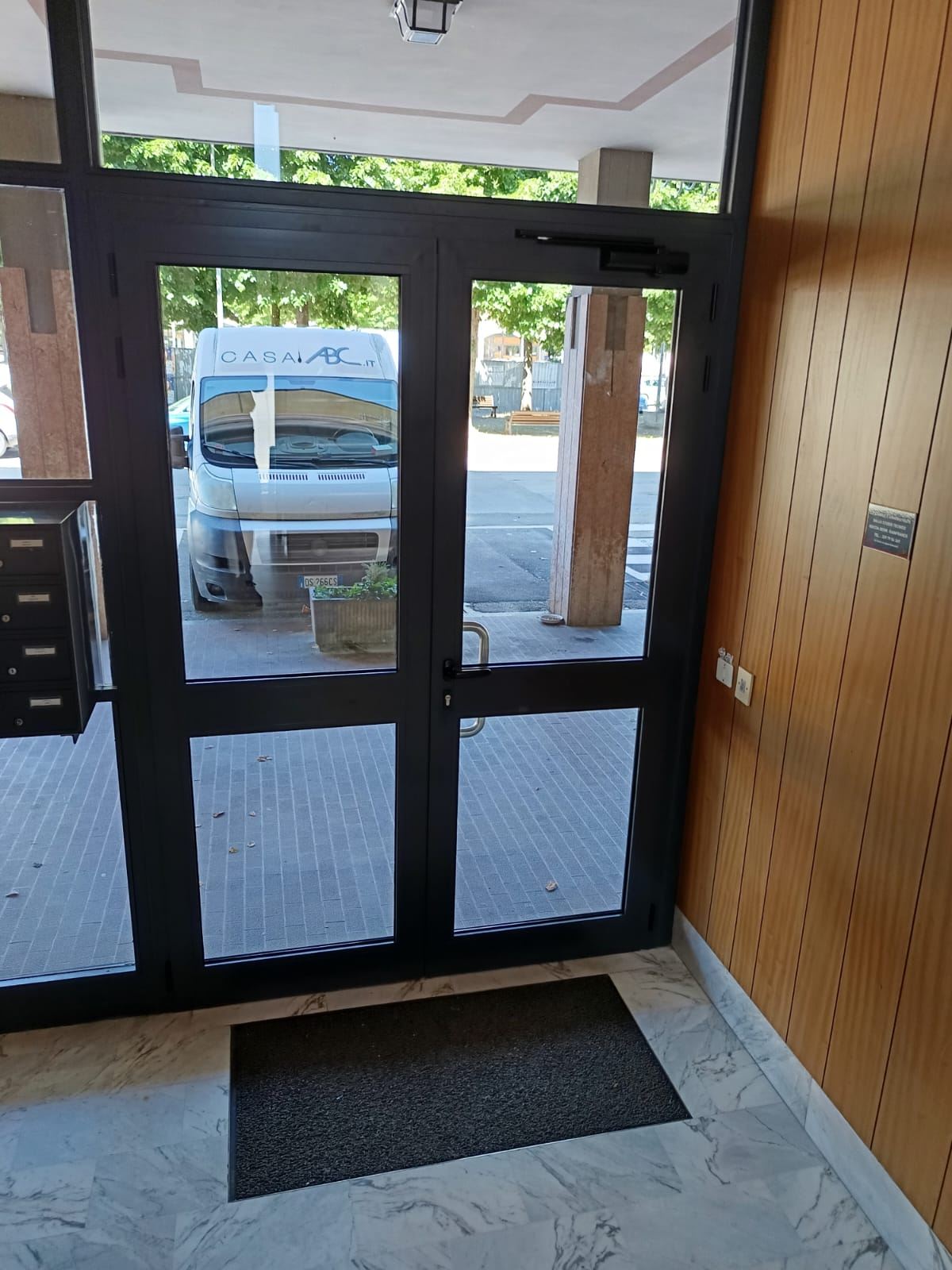 Portoncino in alluminio 1