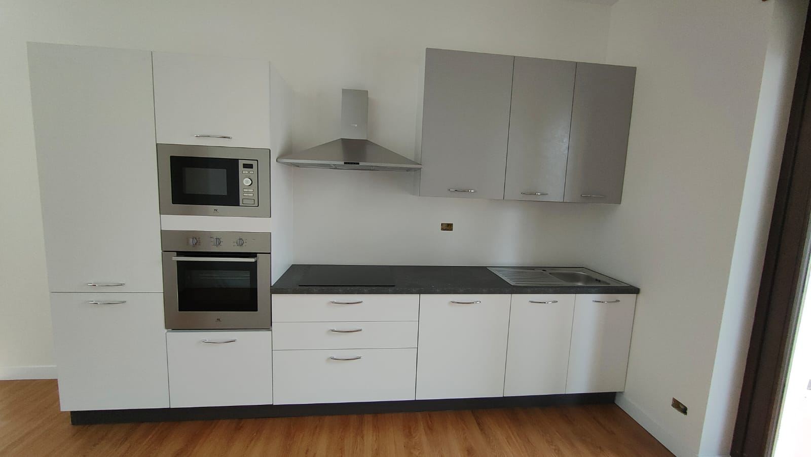 Cucina semplice bianca